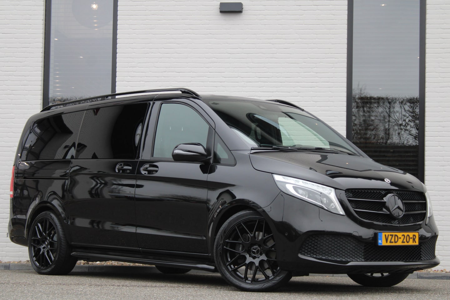 Mercedes-Benz V-klasse - 250d / Aut / Lang / DC / 2x Schuifdeur / Burmester / Apple Carplay / Vol Opties / Nette st - AutoWereld.nl