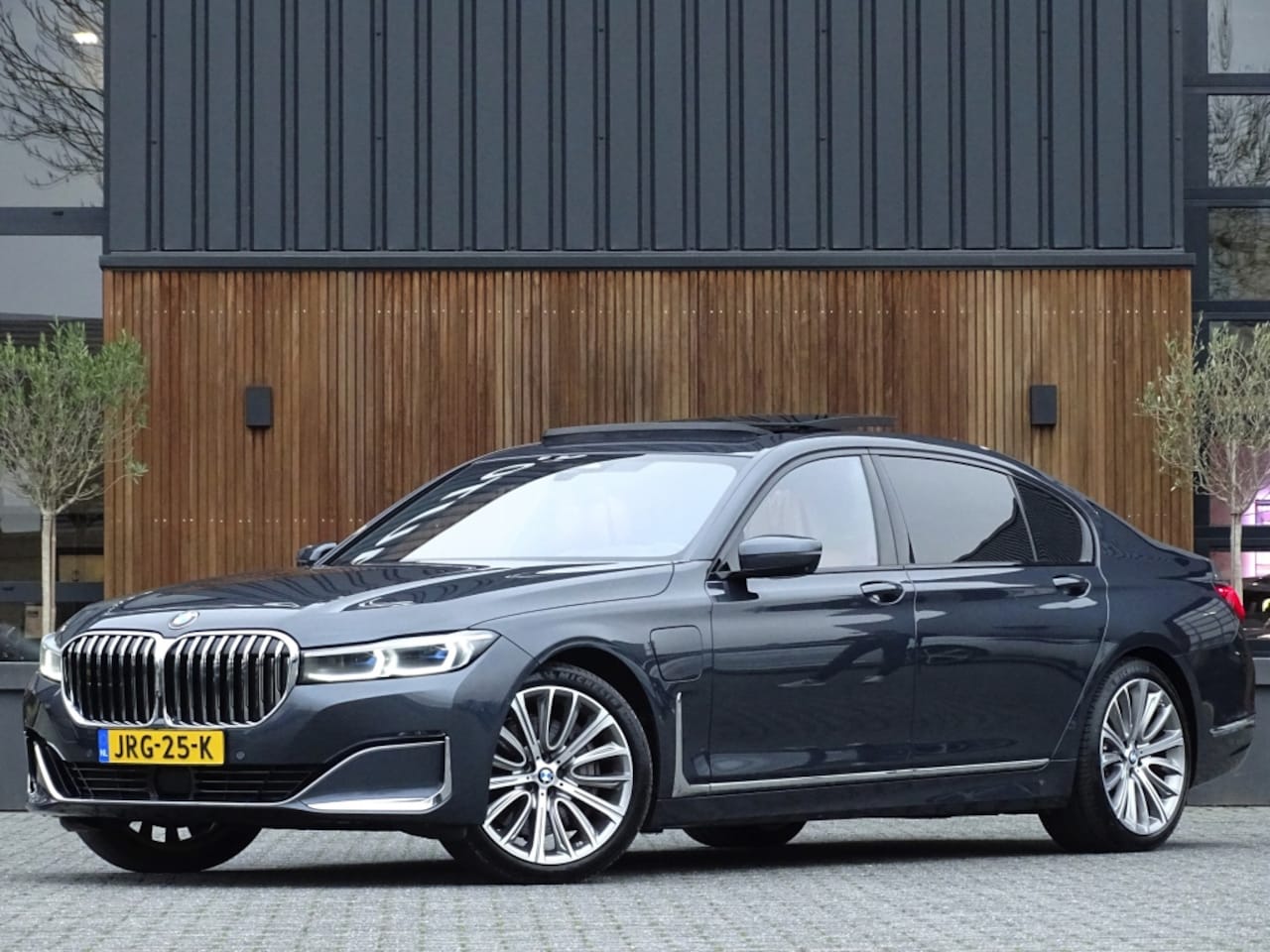 BMW 7-serie - 745Le 394PK / Skylounge / B&W / Laser / M- Individual / 360° - AutoWereld.nl