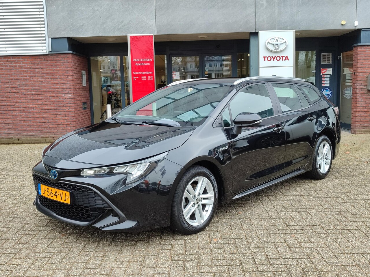 Toyota Corolla Touring Sports - 1.8 Hybrid ACTIVE 4S-BANDEN NAVI CAMERA AD-CRUISE CLIMA APPLE/ANDROID LM-VELGEN NL-AUTO - AutoWereld.nl