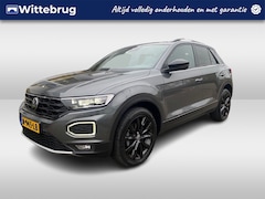 Volkswagen T-Roc - 1.5 TSI 150pk Sport / Black Style / LED / Leer / Navigatie / Parkeersensoren V+A / 18" LMV