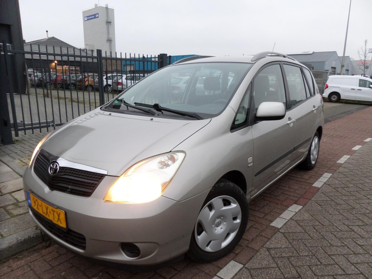 Toyota Corolla Verso - 1.6 VVT-i Linea Terra 1.6 VVT-i Linea Terra - AutoWereld.nl