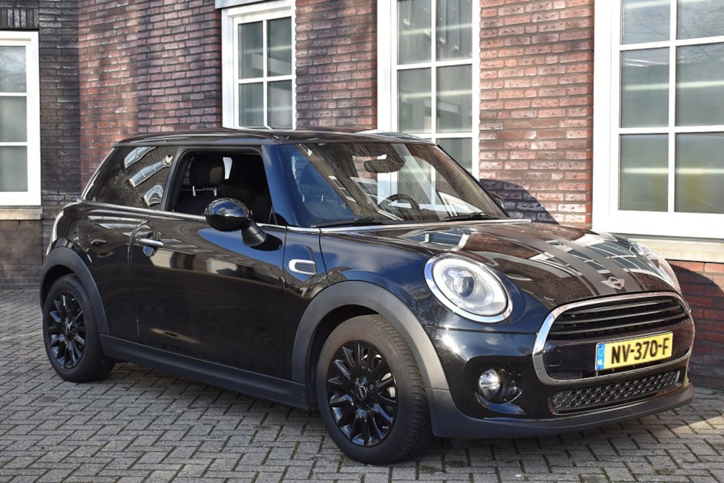 MINI Cooper - Mini 1.5 Serious Business - AutoWereld.nl