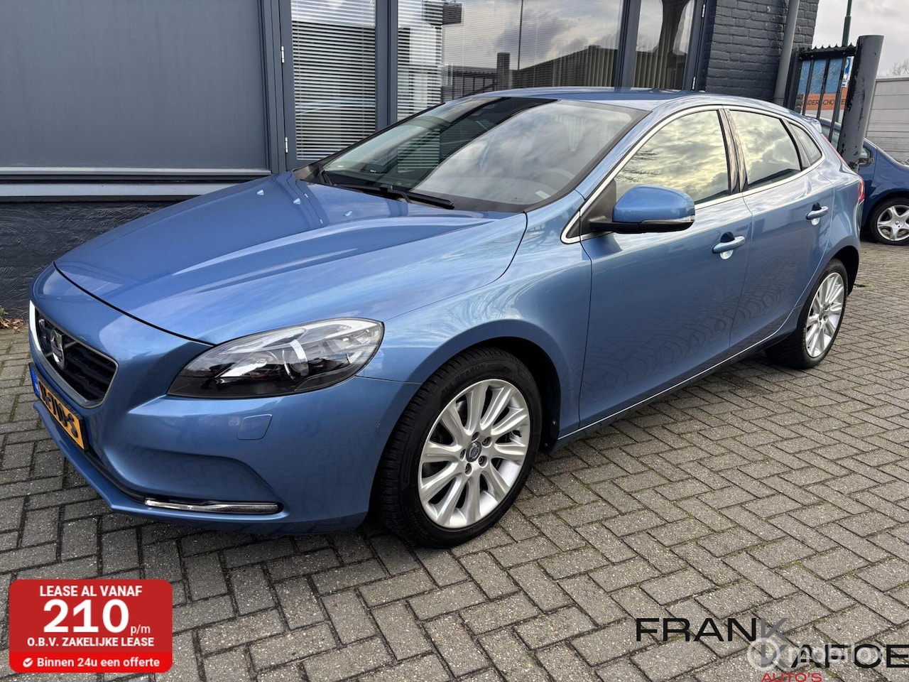 Volvo V40 - 2.0 T3 Momentum ECC Navi Xenon Cruise Bl.tooth 17"LM Stoelverwarming - AutoWereld.nl
