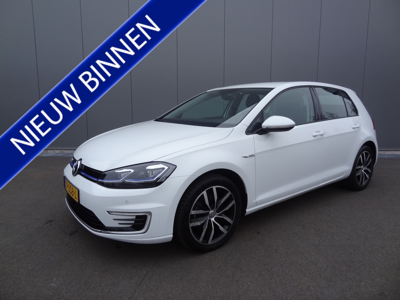Volkswagen e-Golf - | WARMTEPOMP | NAVI | | CRUISE | NL AUTO - AutoWereld.nl