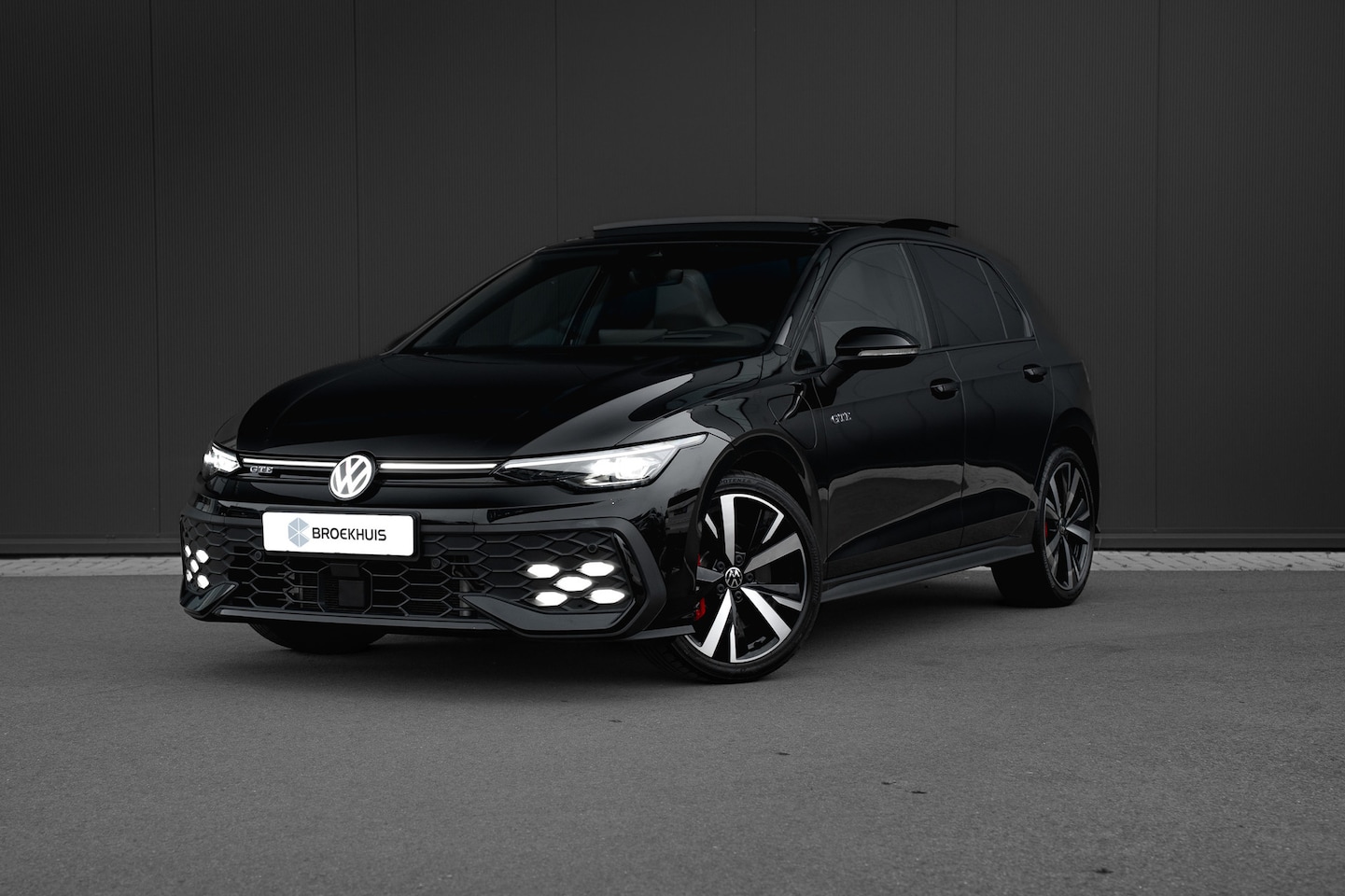 Volkswagen Golf - 1.5 eHybrid 272PK GTE | Full Option | HUD | Panorama | Leder | Trekhaak | - AutoWereld.nl