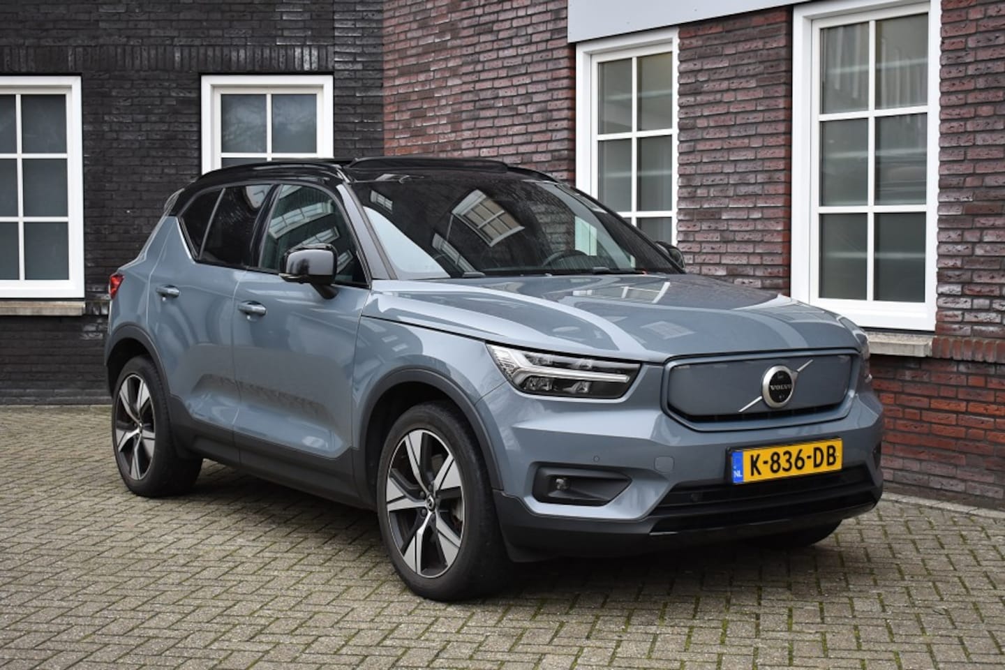Volvo XC40 - Recharge P8 AWD R-Design Recharge P8 AWD R-Design - AutoWereld.nl