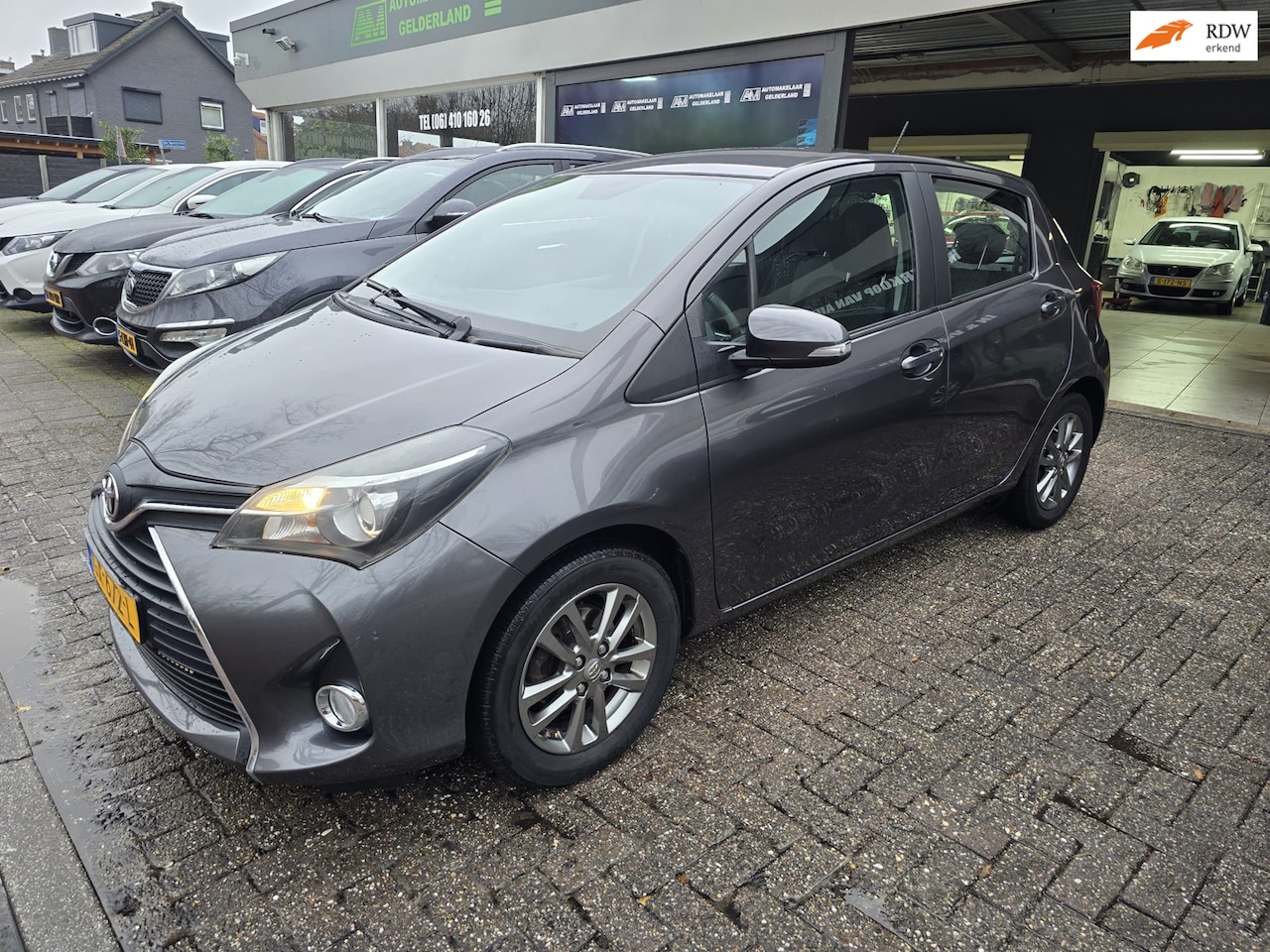 Toyota Yaris - 1.3 VVT-i Lounge | 2E EIGENAAR | 12MND GARANTIE | CAMERA | NW APK | - AutoWereld.nl