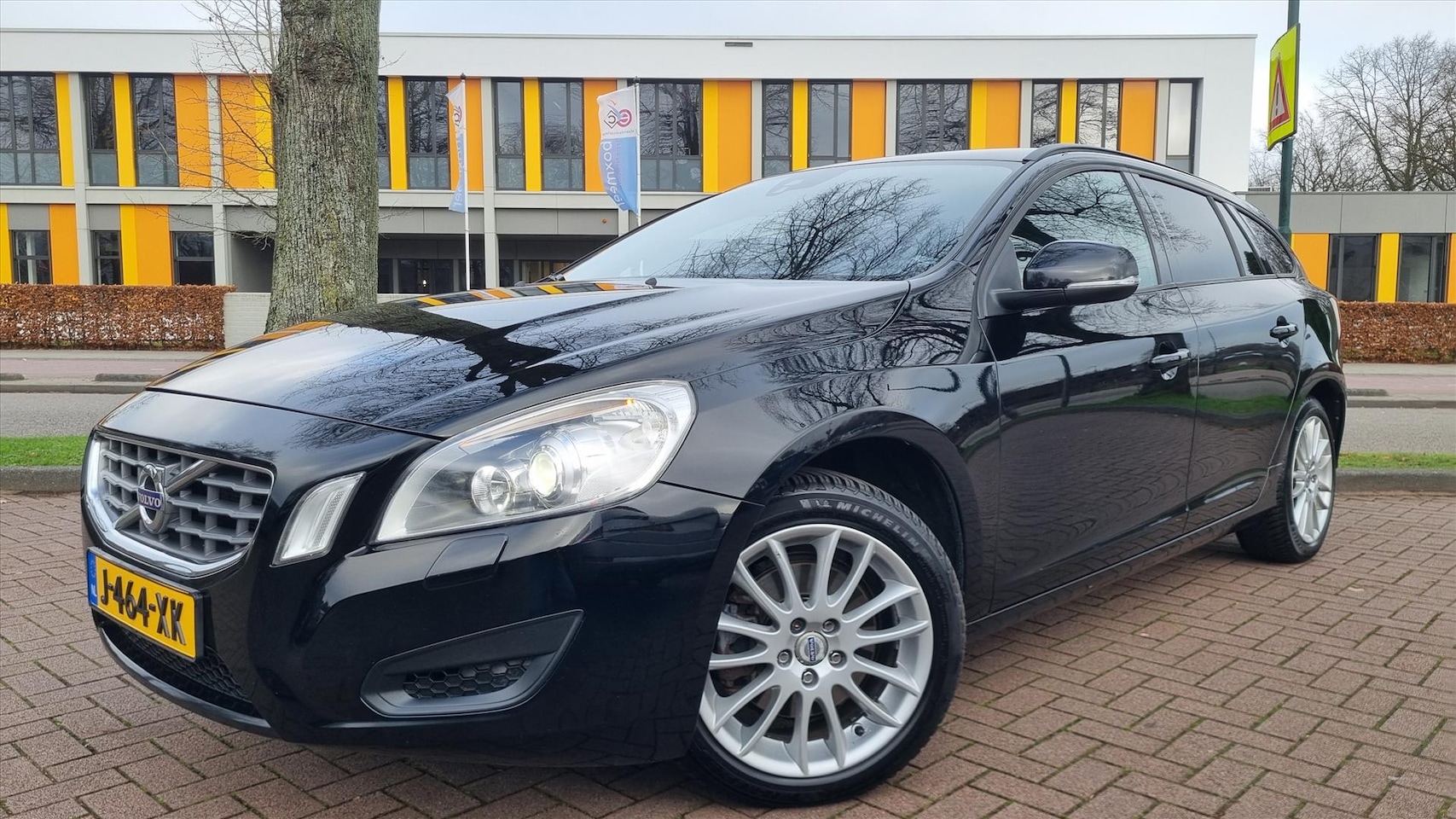 Volvo V60 - T4 180pk Kinetic Automaat Camera/ Xenon - AutoWereld.nl