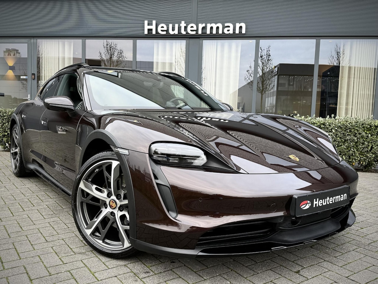 Porsche Taycan Cross Turismo - 4 93 kWh Pano/ Bose/ Sportstoelen/ Chrono - AutoWereld.nl