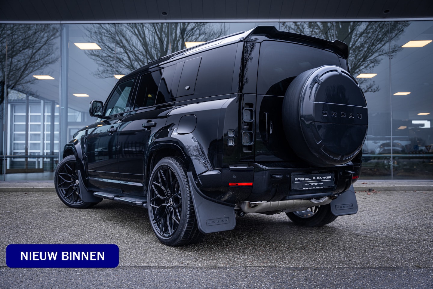 Land Rover Defender 110 - P300e 110 FULL URBAN PACK ** Towing ** Cold Climate ** 23inch - AutoWereld.nl