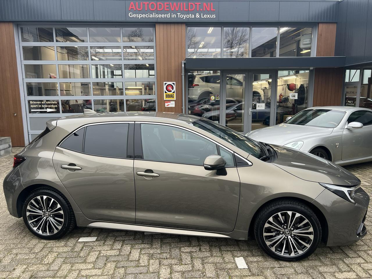 Toyota Corolla - 2.0 Hybrid 200 Dynamic 5-drs A/T - AutoWereld.nl