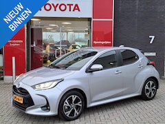 Toyota Yaris - 1.5 Hybrid 115 First Edition PDC VOOR EN ACHTER STUUR EN STOELVERWARMING ADAPTIVE CRUISE C