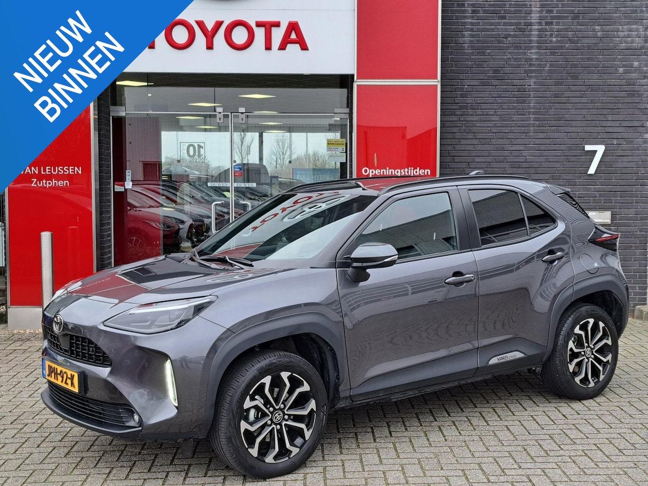 Toyota Yaris Cross - 1.5 Hybrid 115 First Edition PDC BLIND SPOT STUUR- EN STOELVERWARMING - AutoWereld.nl