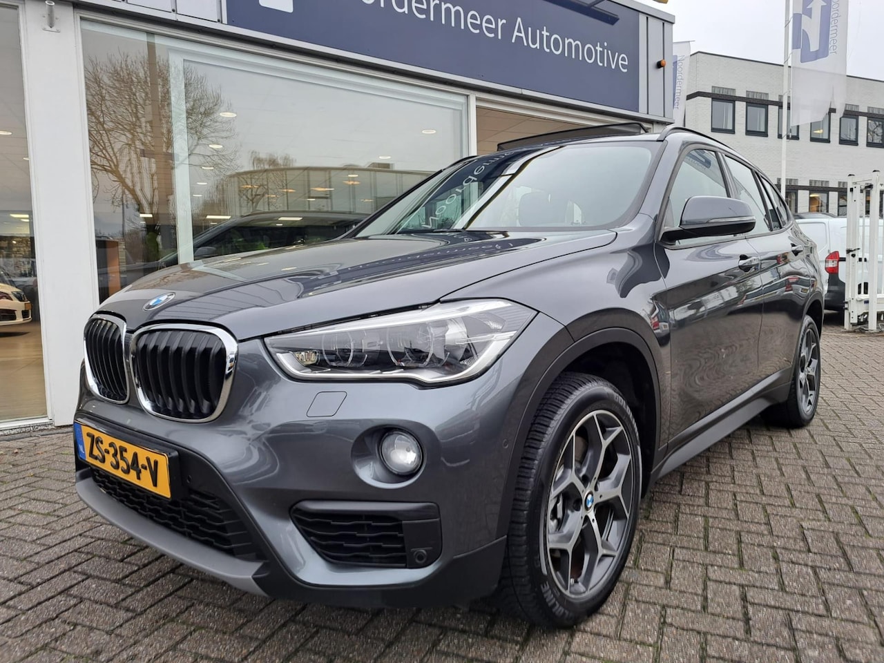 BMW X1 - 2.0i sDrive High Executive panoramadak / navigatie / automaat - AutoWereld.nl