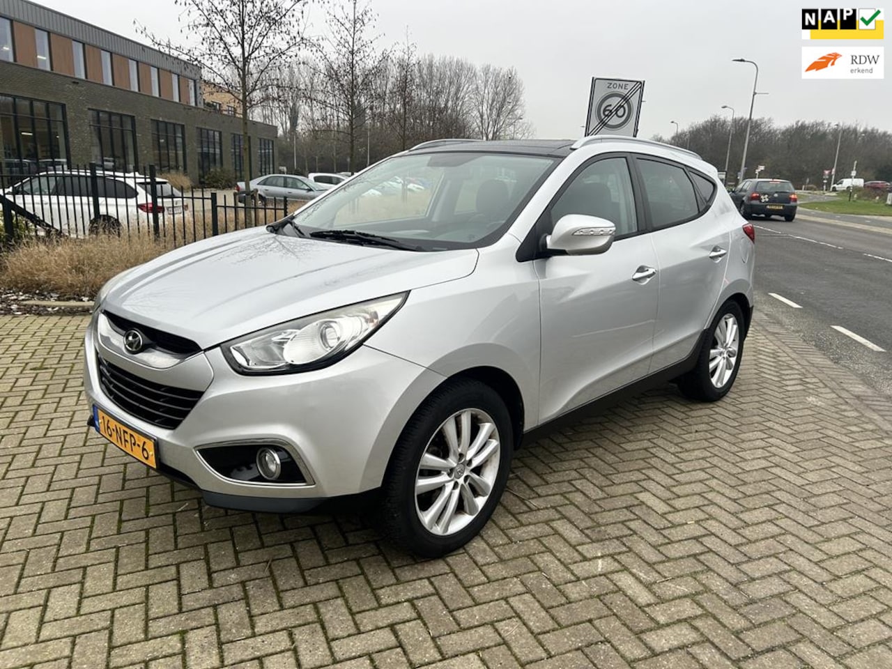 Hyundai ix35 - 2.0i i-Catcher AUTOMAAT! LEDER NAVI CAMERA! PANORAMA! - AutoWereld.nl
