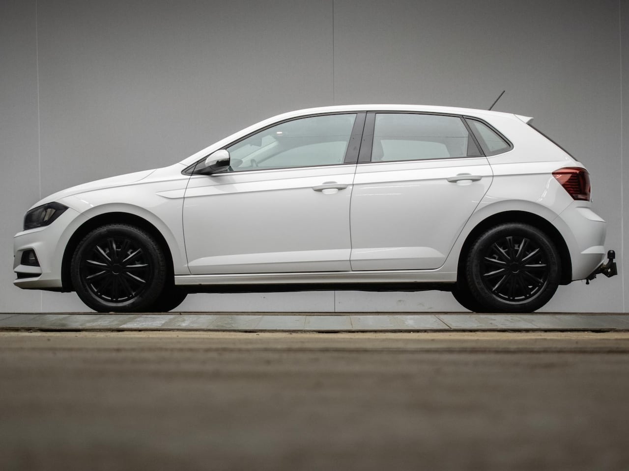 Volkswagen Polo - 1.0 TSI Comfortline Sport (APPLE CARPLAY,GROOT NAVI,ADAPTIVE CRUISE,TREKHAAK,LED,SPORTSTOE - AutoWereld.nl