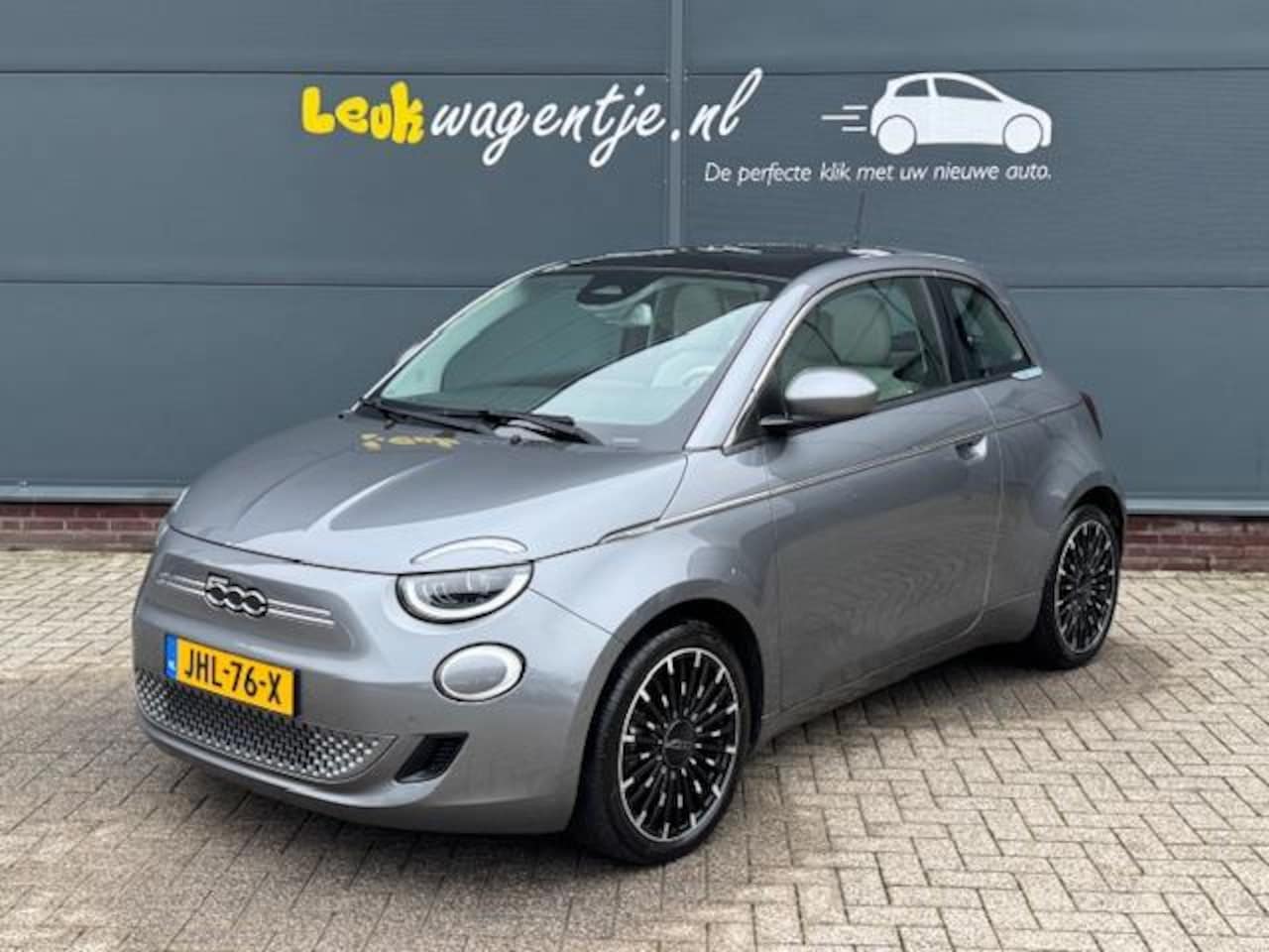 Fiat 500e - La Prima 42 kWh *pano-dak *meest luxe uitvoering - AutoWereld.nl