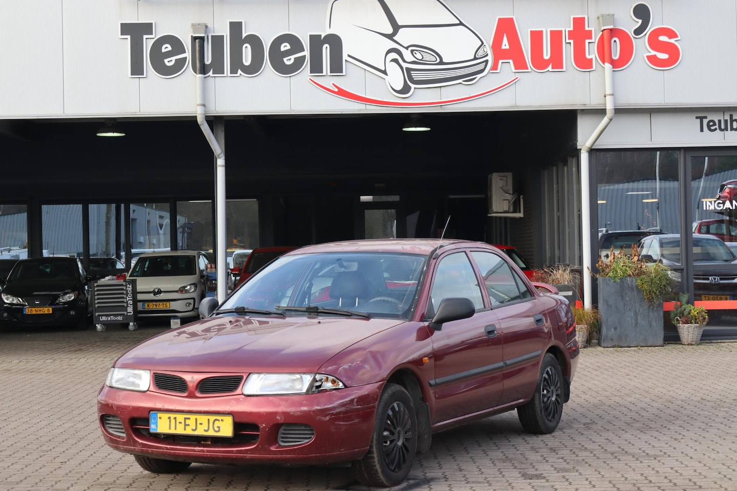 Mitsubishi Carisma - 1.6 GL Royal Class Airco, Elektrische ramen, Trekhaak, APK tot 15-08-2026 - AutoWereld.nl