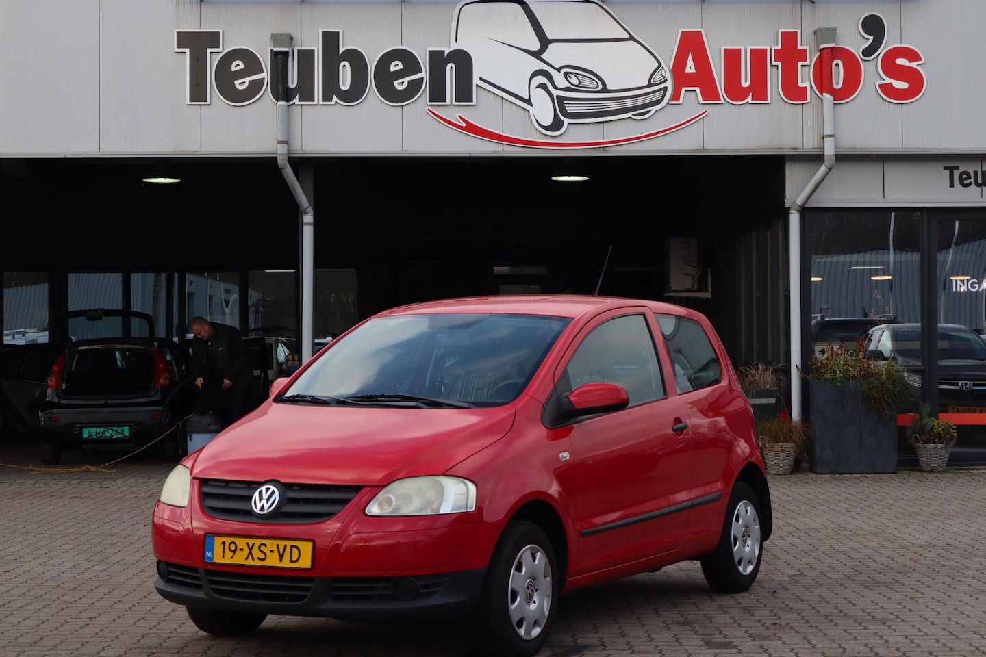Volkswagen Fox - 1.2 Trendline Radio cd speler, Elektrische ramen, APK tot 28-03-2026 - AutoWereld.nl