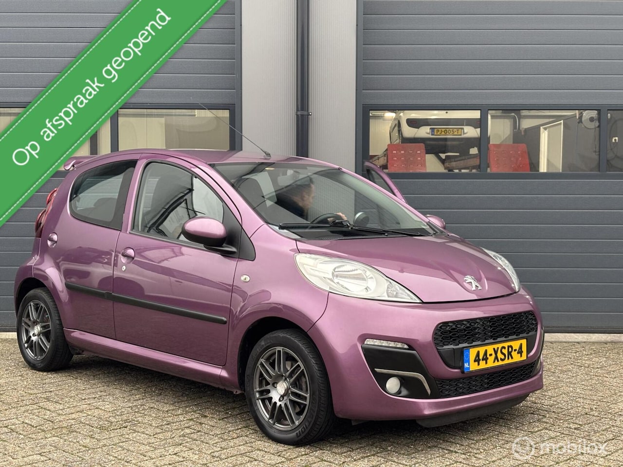 Peugeot 107 - 1.0 Access Accent Uitvoering 5Drs _ NL Auto - AutoWereld.nl