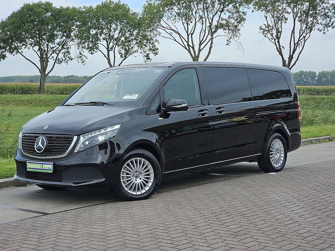 Mercedes-Benz EQV - 300 L3 90 kWh 8-Persoons Mbux + Navi Elektrische-Zijdeuren LED Bumpers-Kleur! - AutoWereld.nl