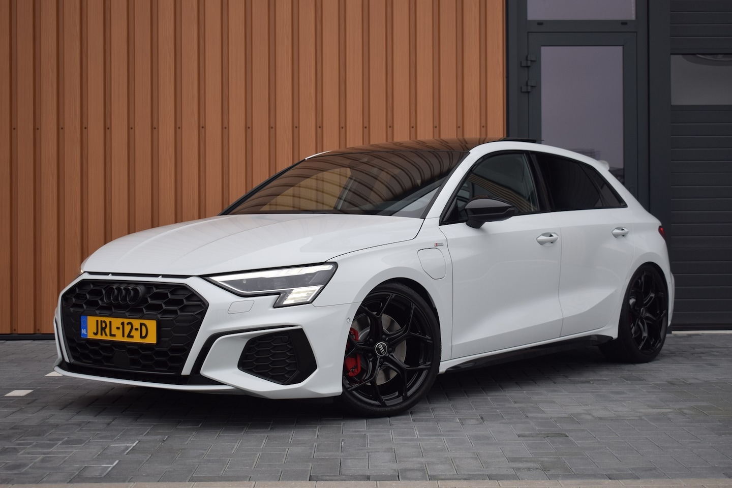 Audi A3 Sportback - 45 TFSI e S-line Competition | RS stoelen | Pano | 19" - AutoWereld.nl