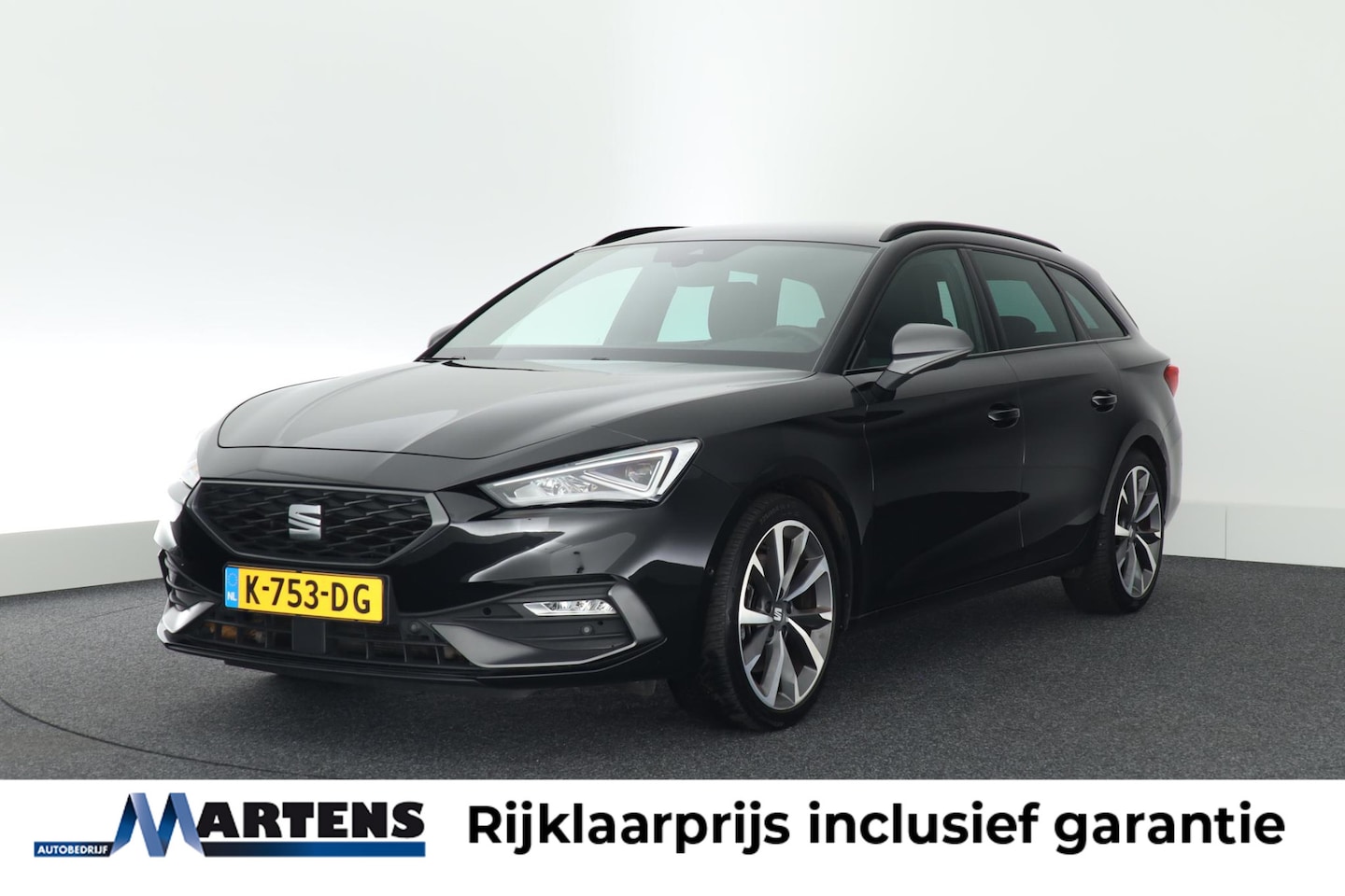 SEAT Leon Sportstourer - 1.5 eTSI 150pk DSG FR Launch Edition Trekhaak Camera Keyless Adaptive Chassis Stoelverwarm - AutoWereld.nl