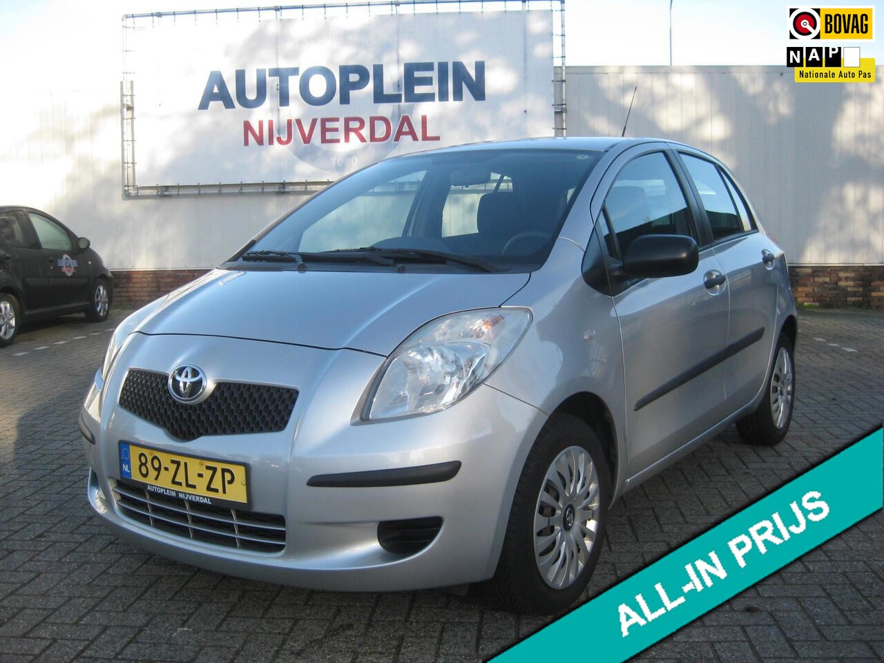 Toyota Yaris - 1.3 VVTi Terra nette in Nederland nieuw geleverde 5 deurs 1.3 Yaris met airco. - AutoWereld.nl