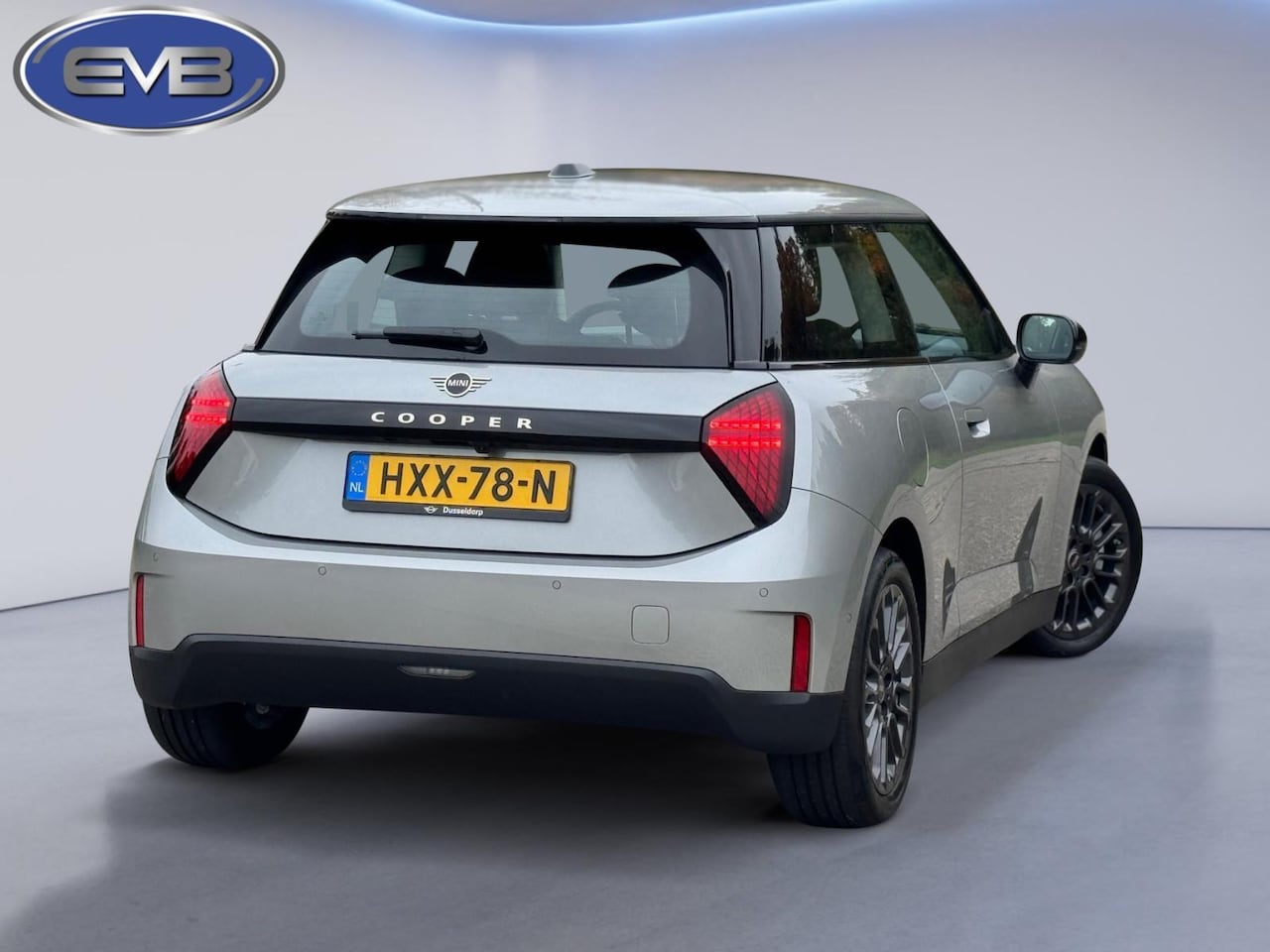 MINI Cooper - Mini E Essential 40.7 kWh NIEUW 28-07-2025, achteruitrijcamera, 17 inch ,nieuw prijs € 318 - AutoWereld.nl