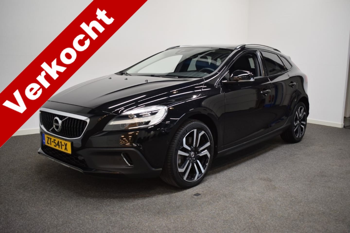 Volvo V40 Cross Country - T3 153pk AUT6 Polar+ Luxury Trekhaak 1500kg/ Harman Kardon/ Camera/ Leer/ Stoelverw./ Panp - AutoWereld.nl