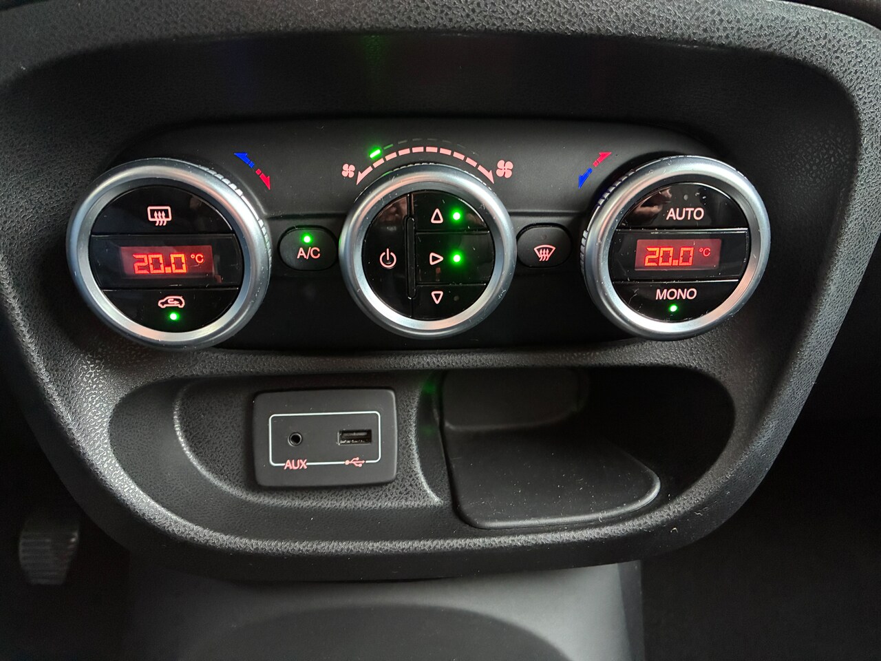 Fiat 500 L Living - 1.4 T-Jet Lounge 120pk Nieuwe Distributie/Banden!