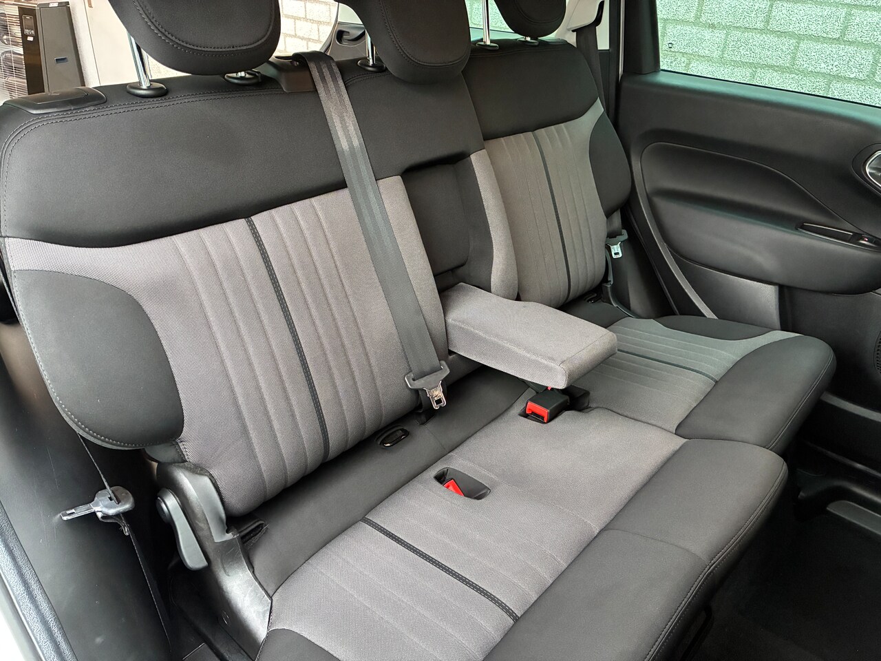 Fiat 500 L Living - 1.4 T-Jet Lounge 120pk Nieuwe Distributie/Banden!