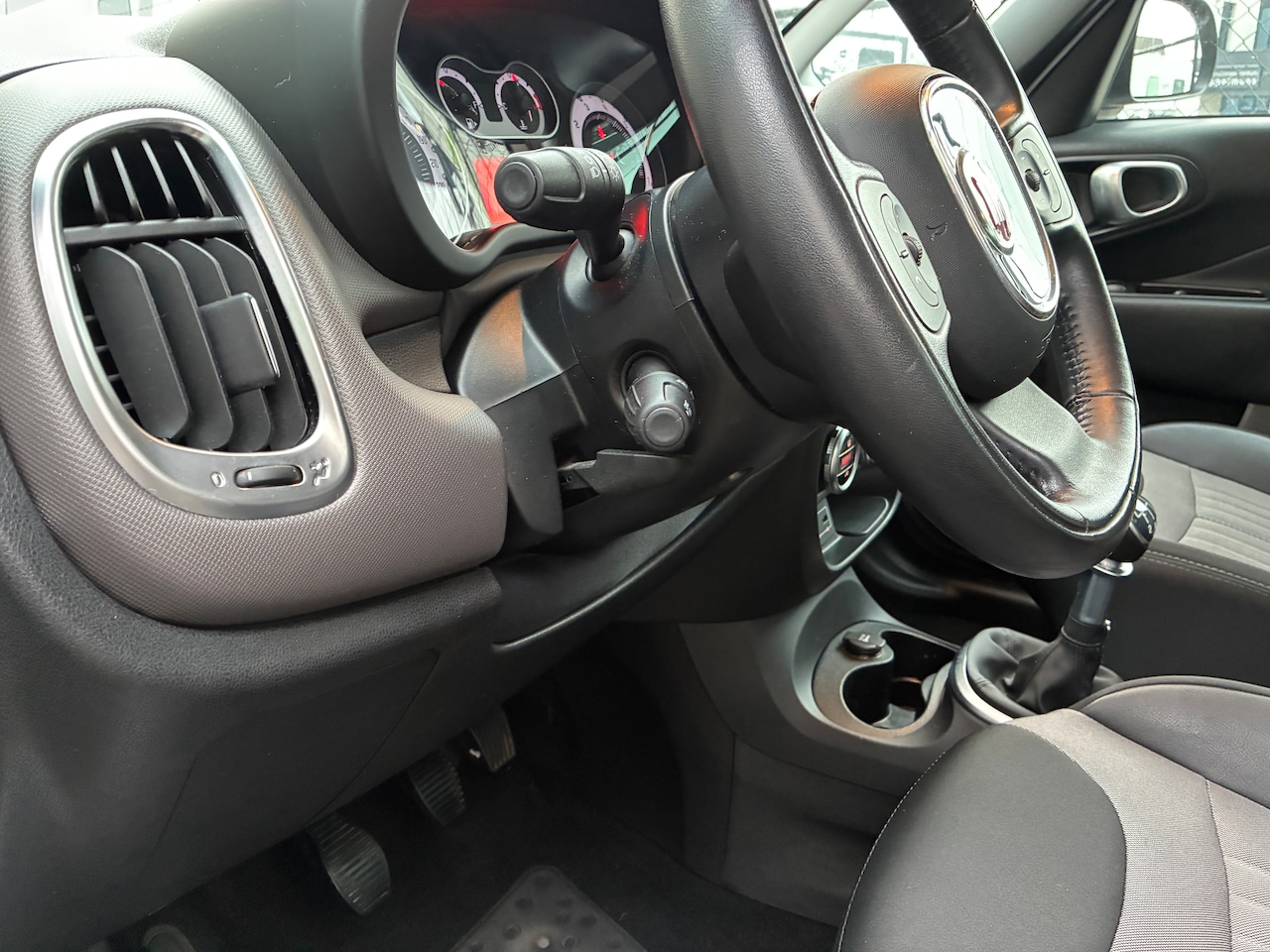 Fiat 500 L Living - 1.4 T-Jet Lounge 120pk Nieuwe Distributie/Banden!
