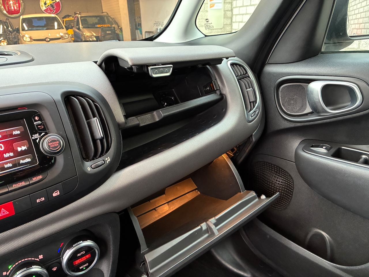 Fiat 500 L Living - 1.4 T-Jet Lounge 120pk Nieuwe Distributie/Banden!