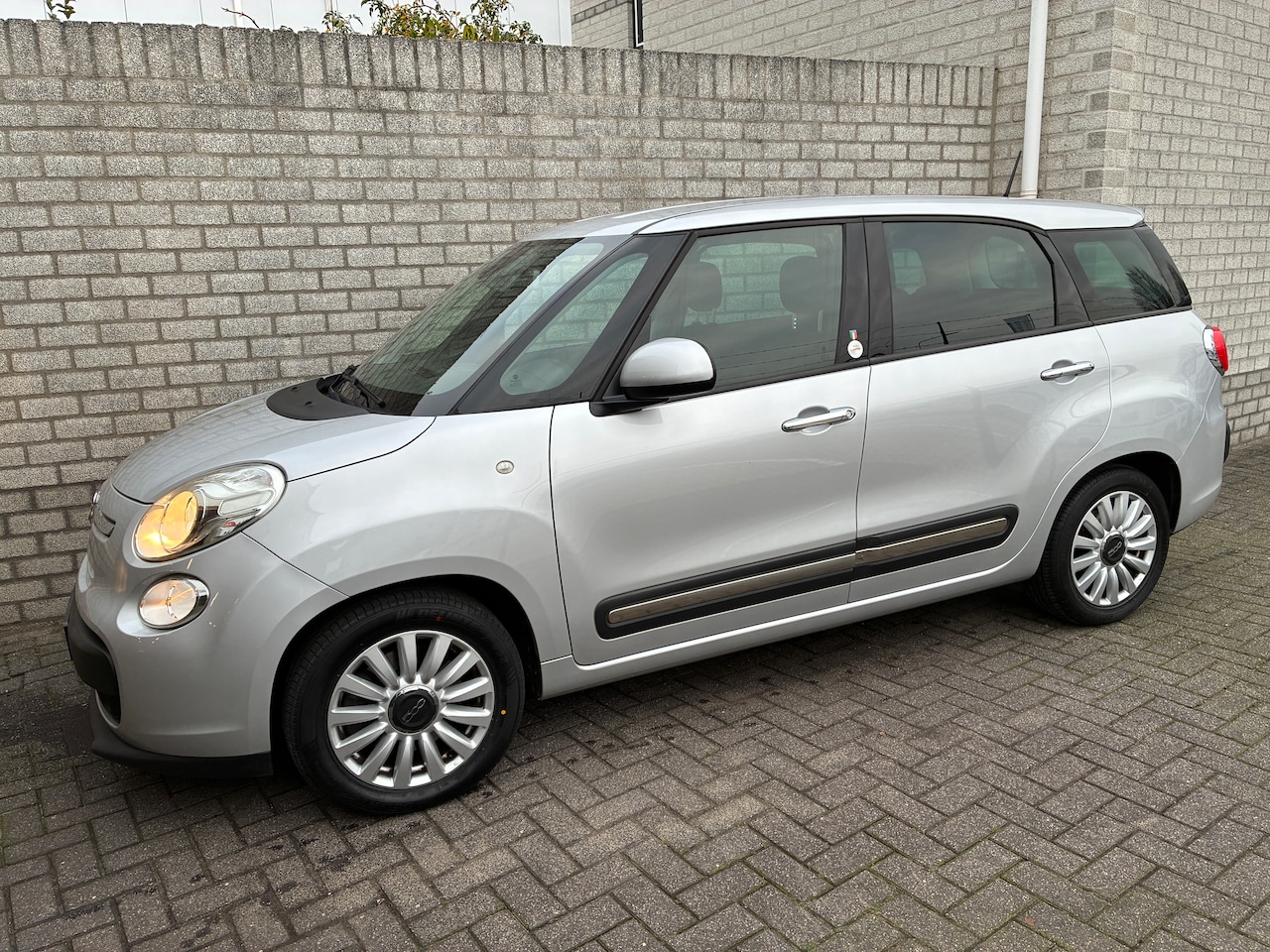 Fiat 500 L Living - 1.4 T-Jet Lounge 120pk Nieuwe Distributie/Banden!