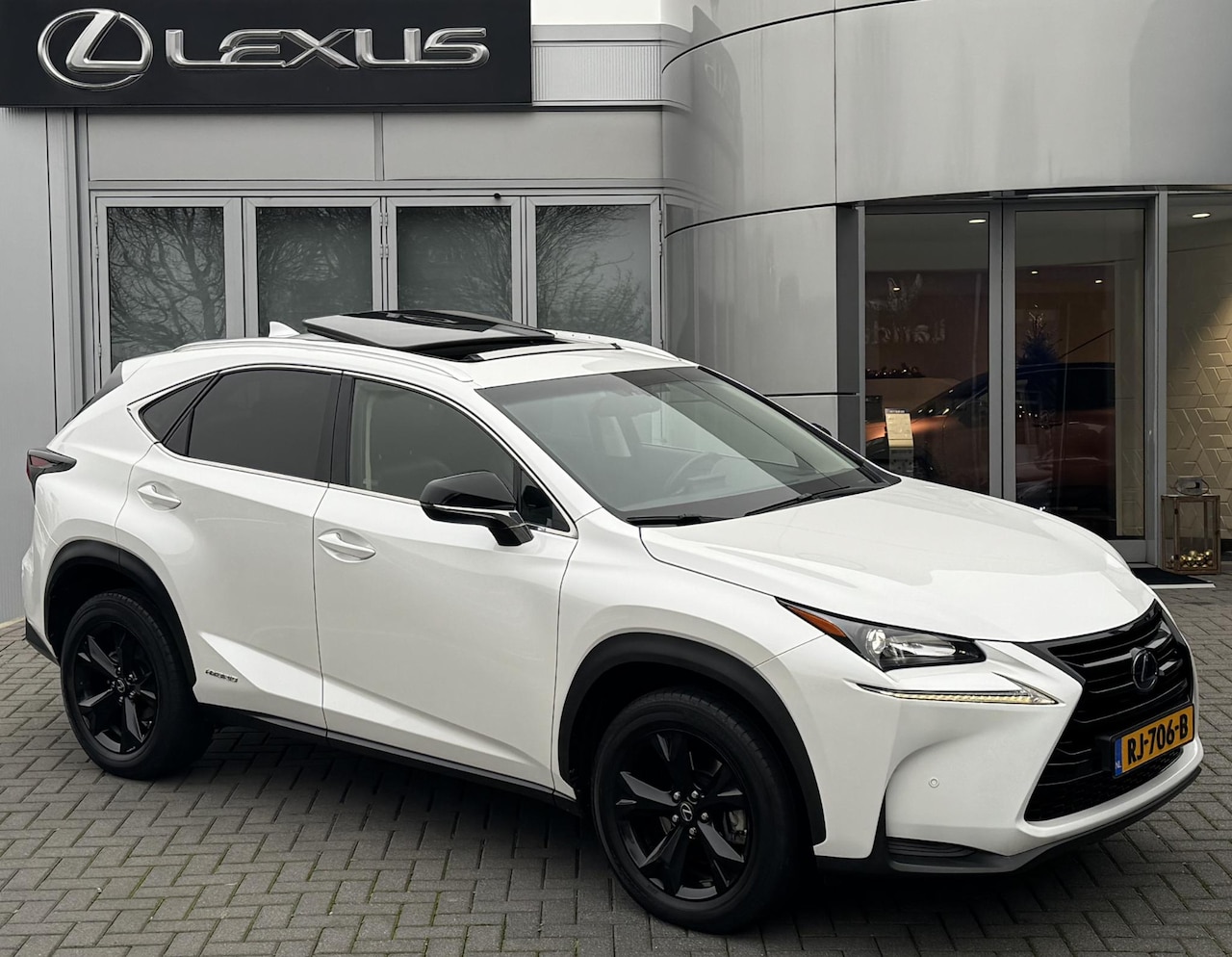 Lexus NX - 300h AWD Sport Edition 300h AWD Sport Edition - AutoWereld.nl