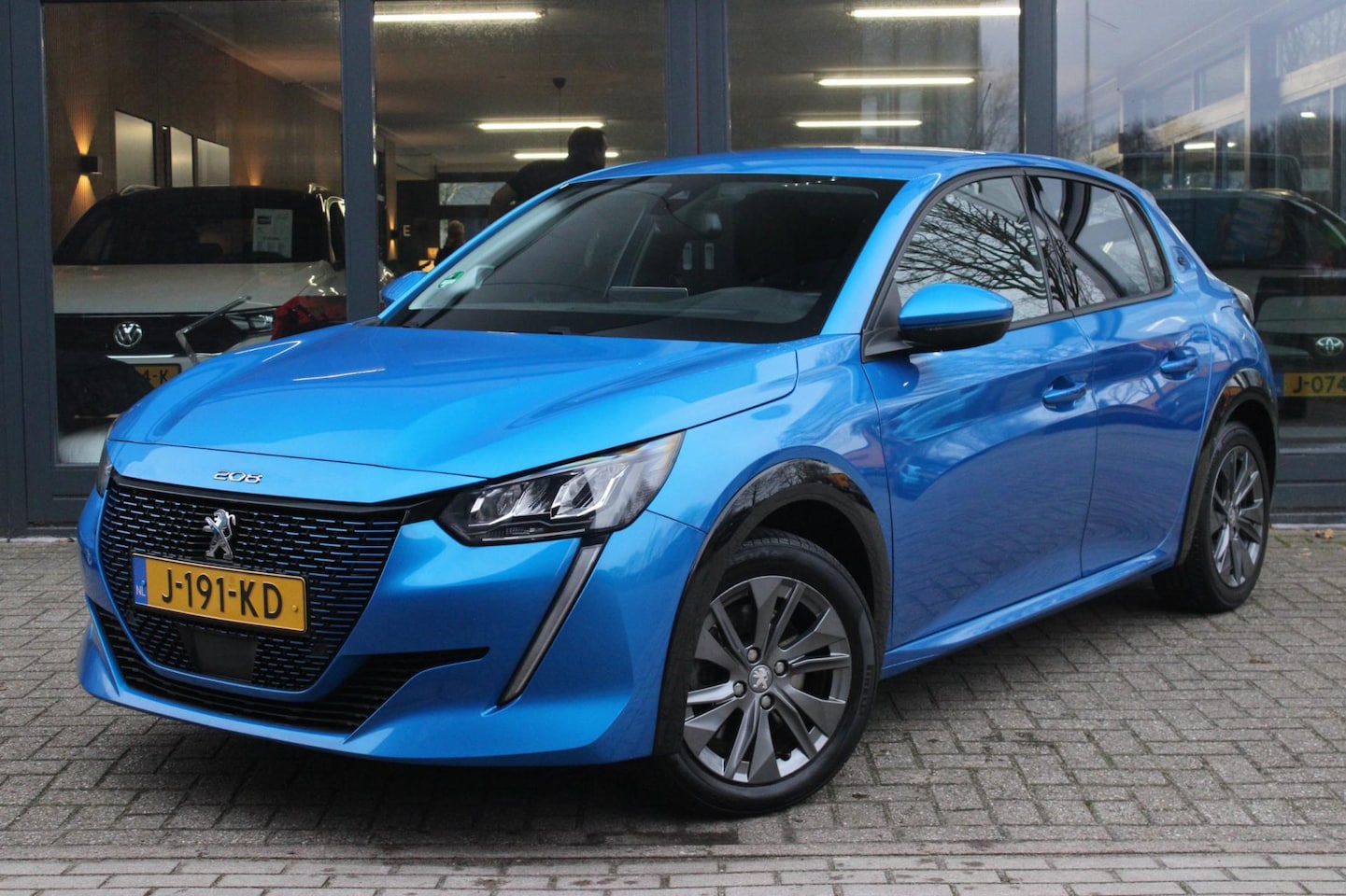 Peugeot e-208 - EV Allure 50 kWh | Camera | Cruise Control | Carplay | Lane-assist | Half-Leder | Navigati - AutoWereld.nl