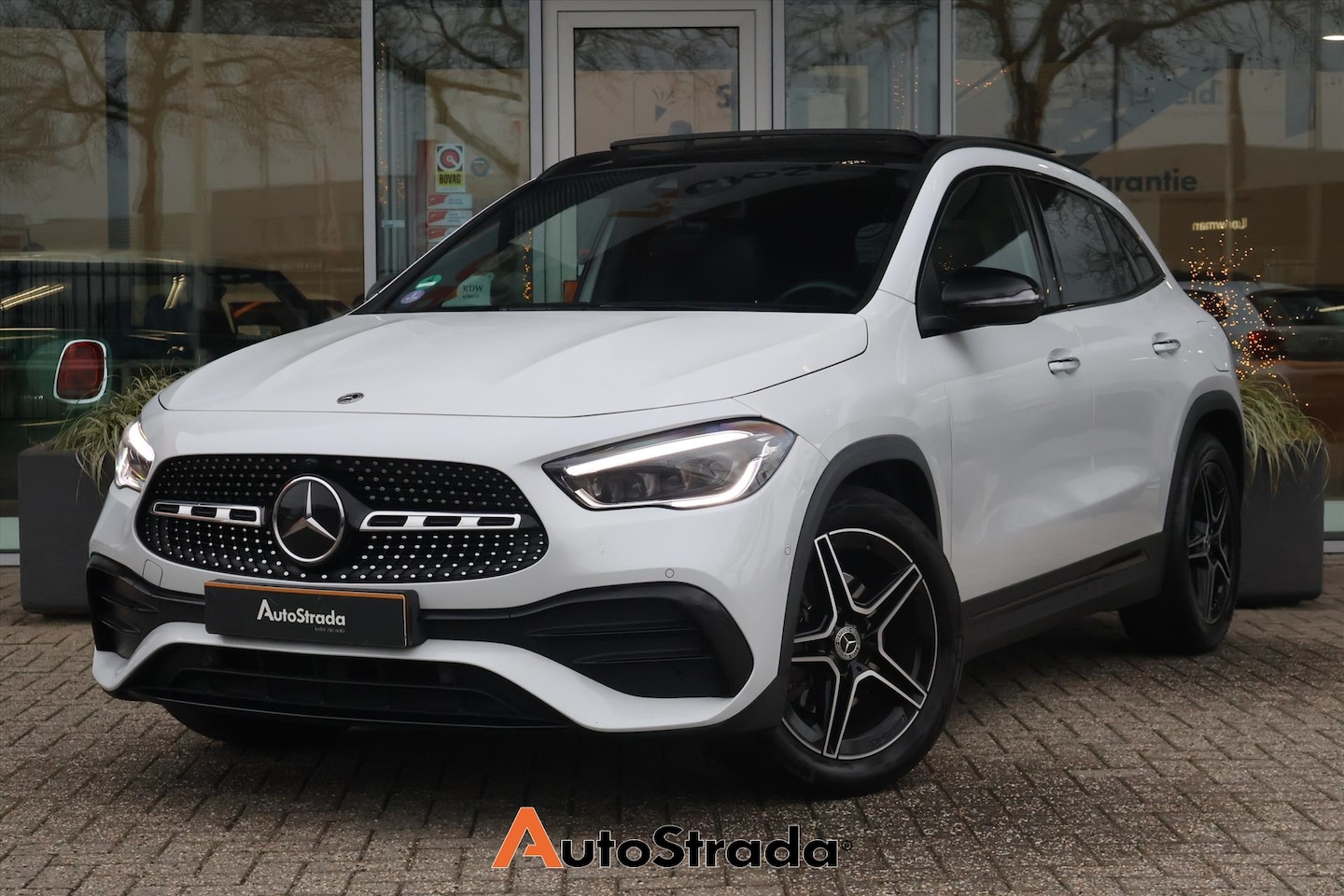 Mercedes-Benz GLA-Klasse - 200 AMG-Line 163pk | ACC | Pano | Keyless | Sfeer | Memory | Multibeam | Climate | Carplay - AutoWereld.nl