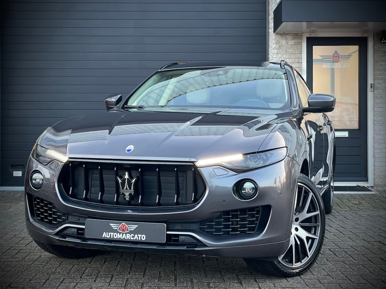 Maserati Levante - 3.0 V6 AWD | Incl. BTW | 21 Inch | Panorama dak | Luchtvering | Leder | Carplay | Dechrome - AutoWereld.nl