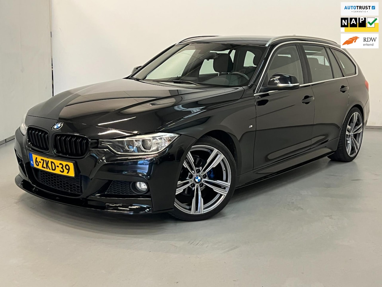 BMW 3-serie Touring - 316i Exe / M Pakket / NL-auto / Trekhaak - AutoWereld.nl