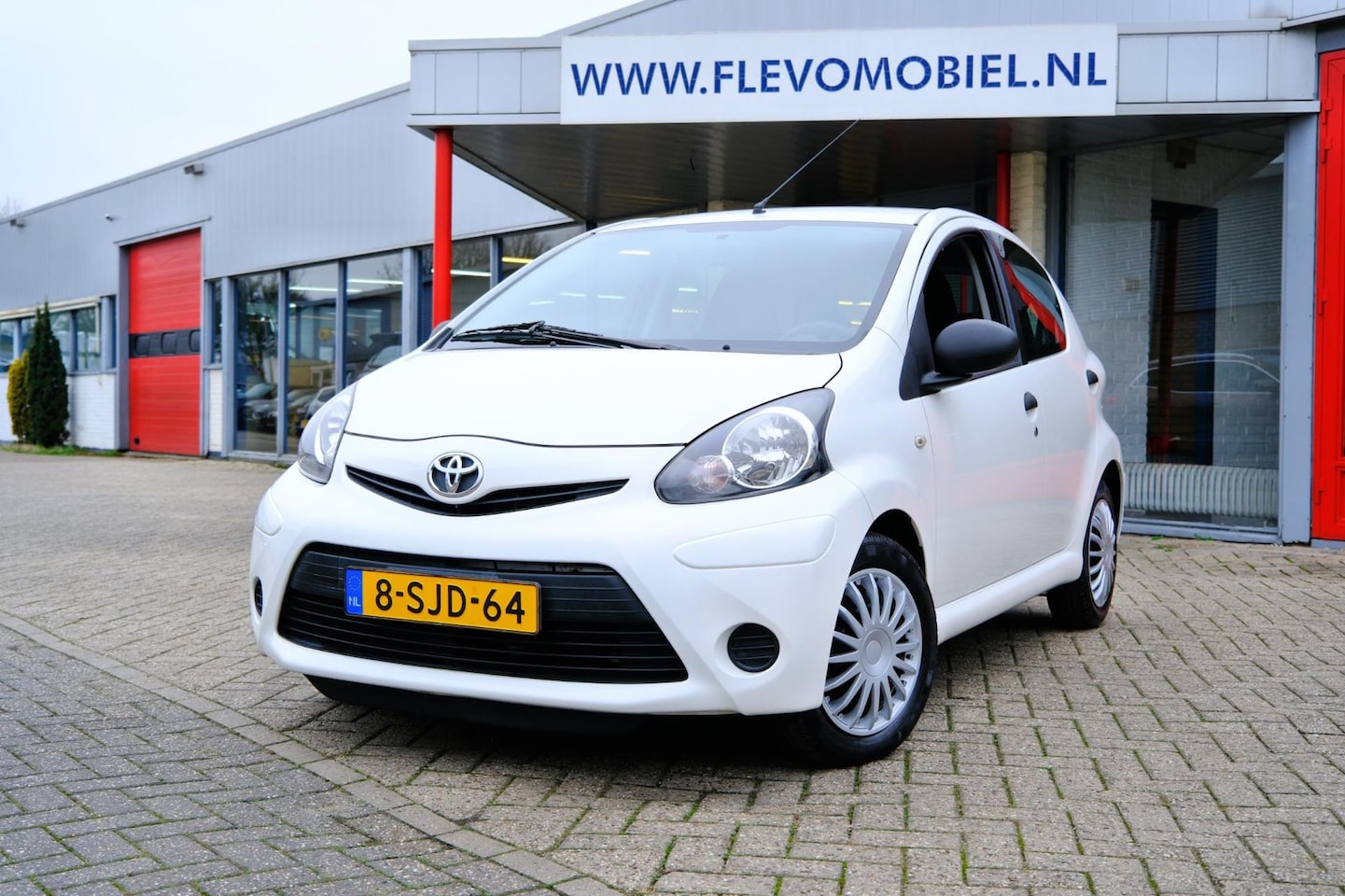 Toyota Aygo - 1.0 VVT-i Now 5-Drs *33.180!* Airco - AutoWereld.nl