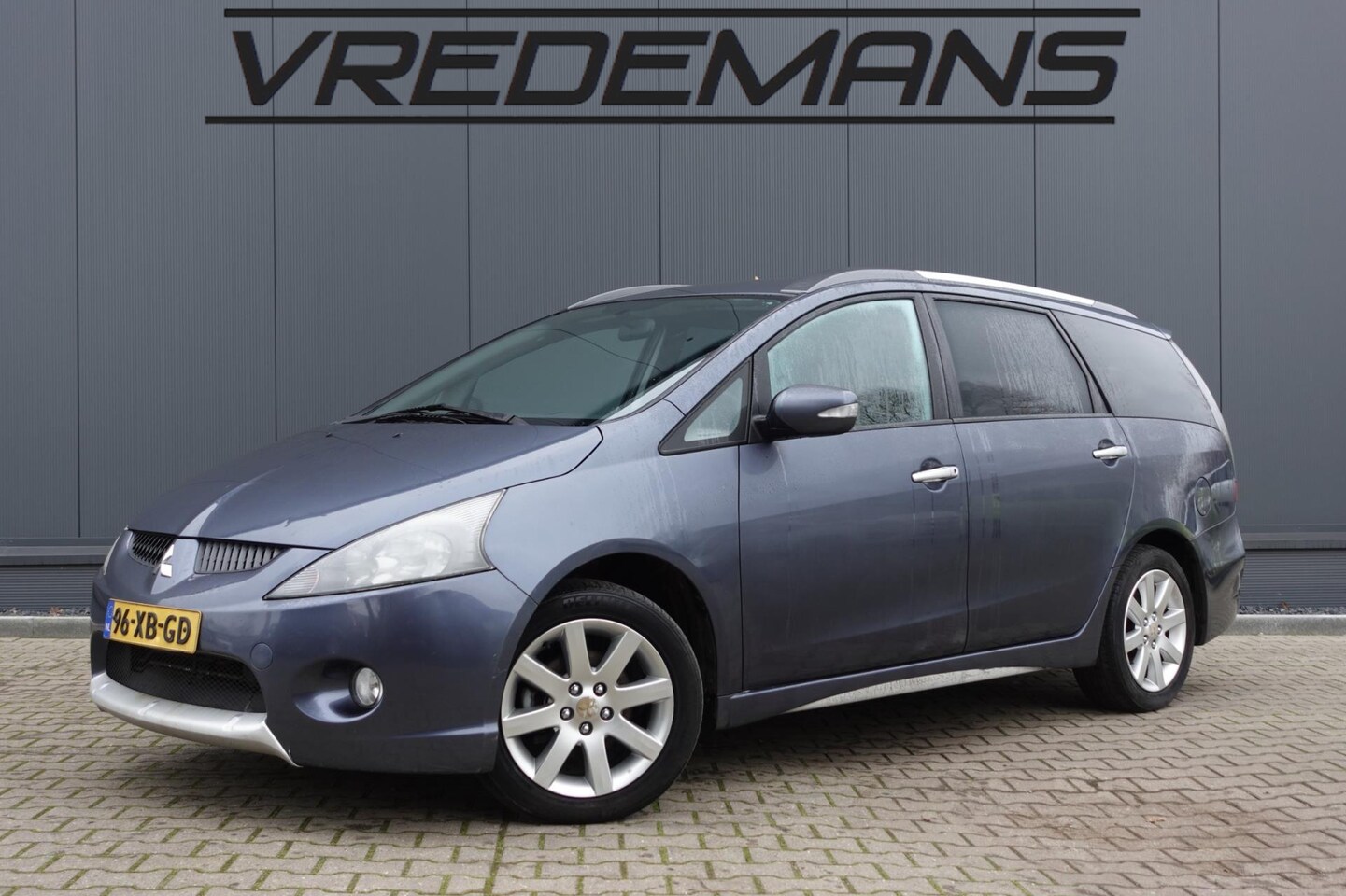 Mitsubishi Grandis - 2.4-16V InSport LEES TEKST - AutoWereld.nl