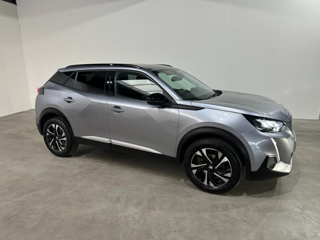 Peugeot 2008 - Allure, 130PK,AUTOMAAT,Camera,PDC,Navigatie,4 seizoenen banden - AutoWereld.nl