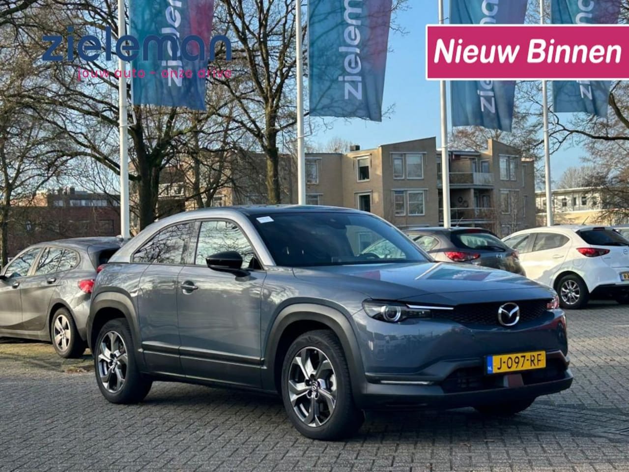 Mazda MX-30 - e-SkyActiv 145 First Edition 36 kWh - Carplay, Camera, Navi, Cruise, Stoelverw. SOH 93% - AutoWereld.nl