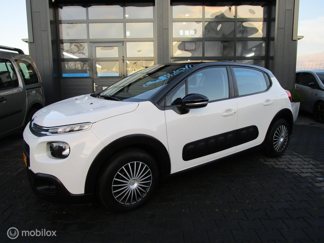 Citroën C3 - 1.2 PureTech S&S Feel 125dkm 5drs Airco Cruise Navigatie - AutoWereld.nl