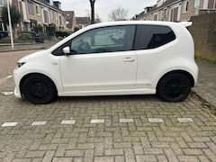 Volkswagen Up! - 1.0 high up! BlueMotion Spoilers voor en achter, getinte ramen, 2de eigenaar, volledige onderhoudshistorie