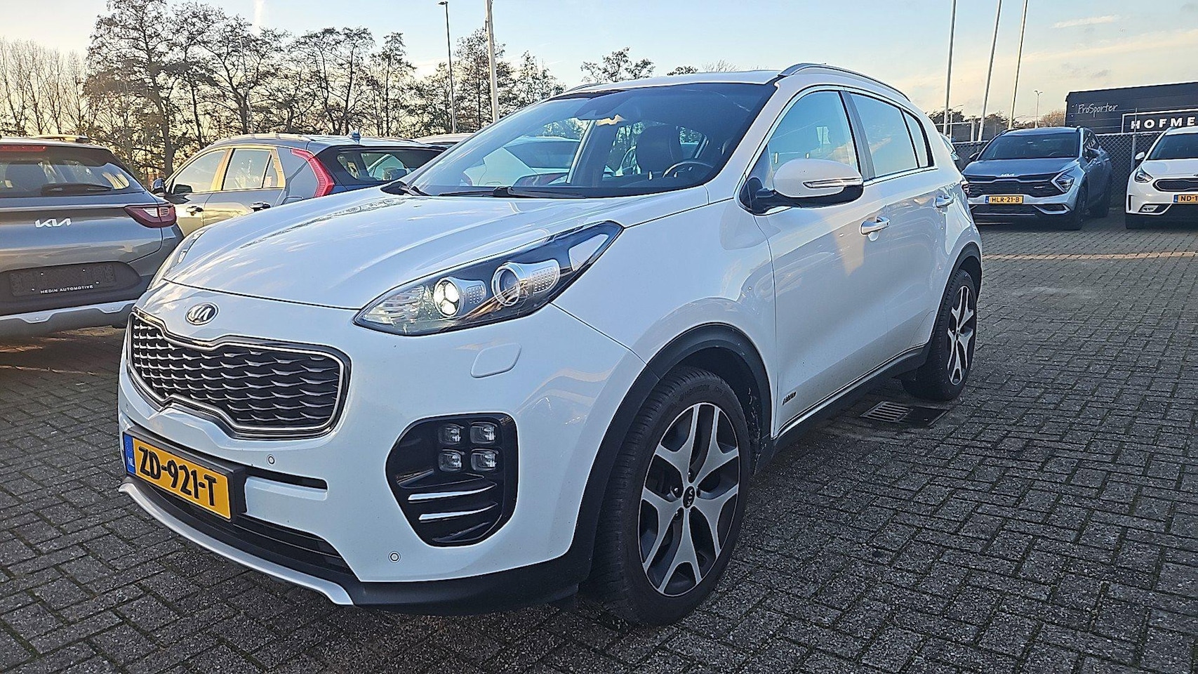 Kia Sportage - 1.6 T-GDI 4WD GT-Line First Edition | Trekhaak | Navigatie | 19 inch velgen | Leder - AutoWereld.nl