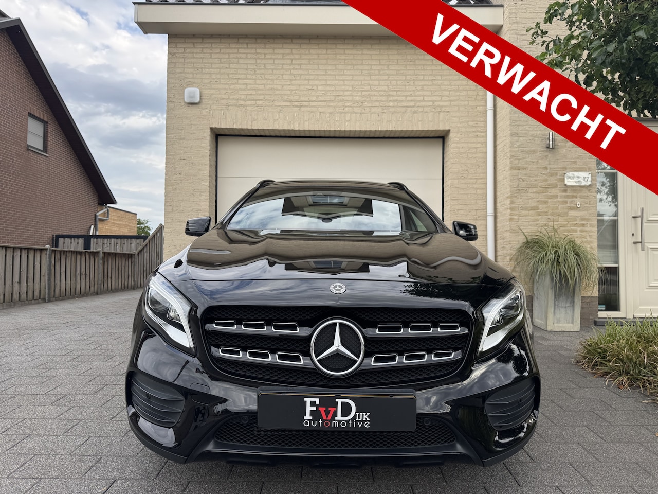 Mercedes-Benz GLA-Klasse - 180 AMG Aut Panoramadak SportLeder Nightpakket Navi Led Camera 19" Pdc - AutoWereld.nl