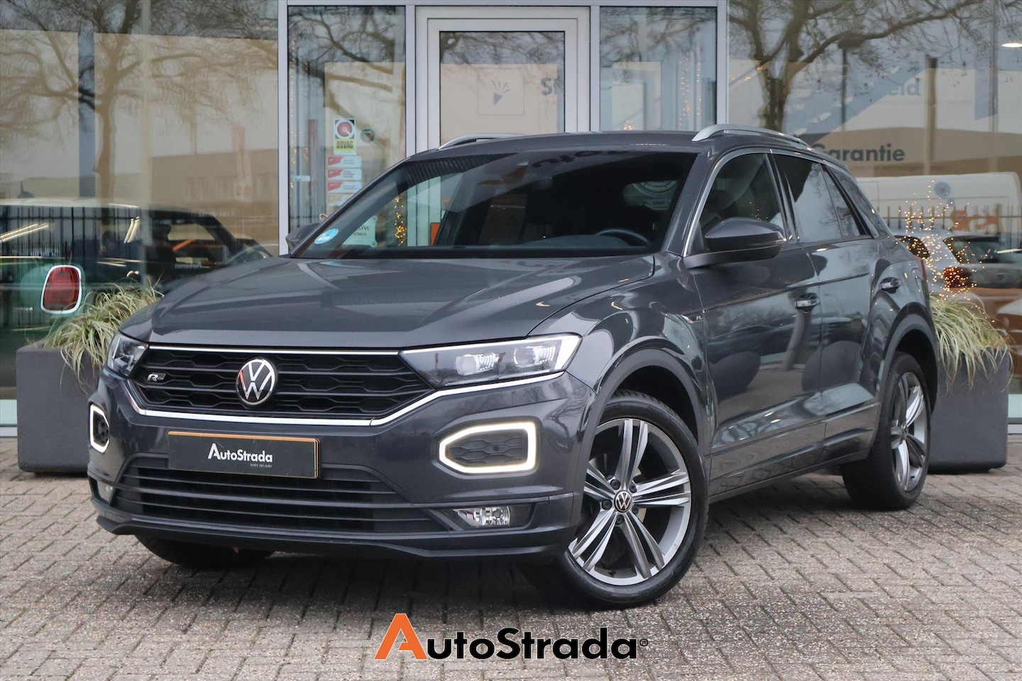 Volkswagen T-Roc - 1.5 R-Line TSI 150pk | Carplay | Virtual | LED | Sensoren | Navigatie | Adaptive | - AutoWereld.nl