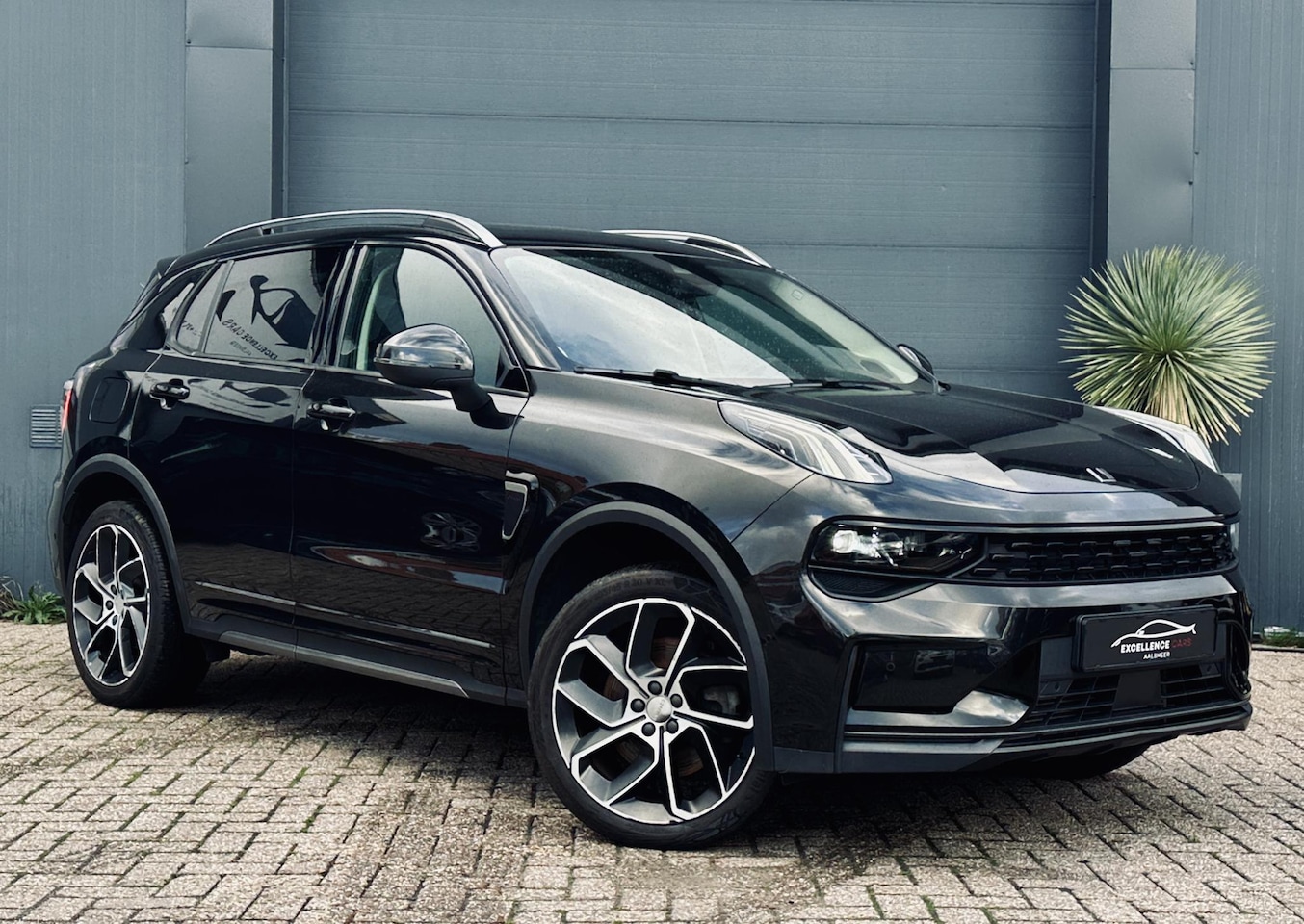 Lynk & Co 01 - 1.5BlackStyle/Zwart hemel/Pano/Navi/Camera - AutoWereld.nl